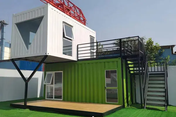 Proses pemasangan rumah lipat