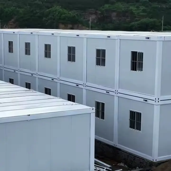 Apa keuntungan yang ditawarkan rumah kontainer kemasan datar yang baru, dapat digunakan kembali, dan tahan lama?